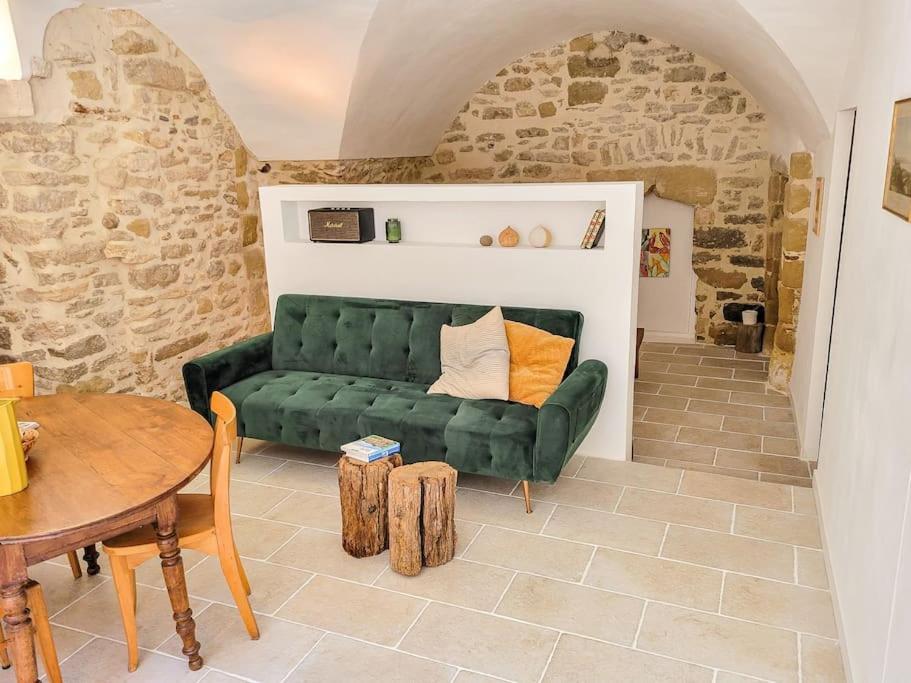 Studio Spacieux De Caractere Montaren-et-Saint-Médiers Dış mekan fotoğraf